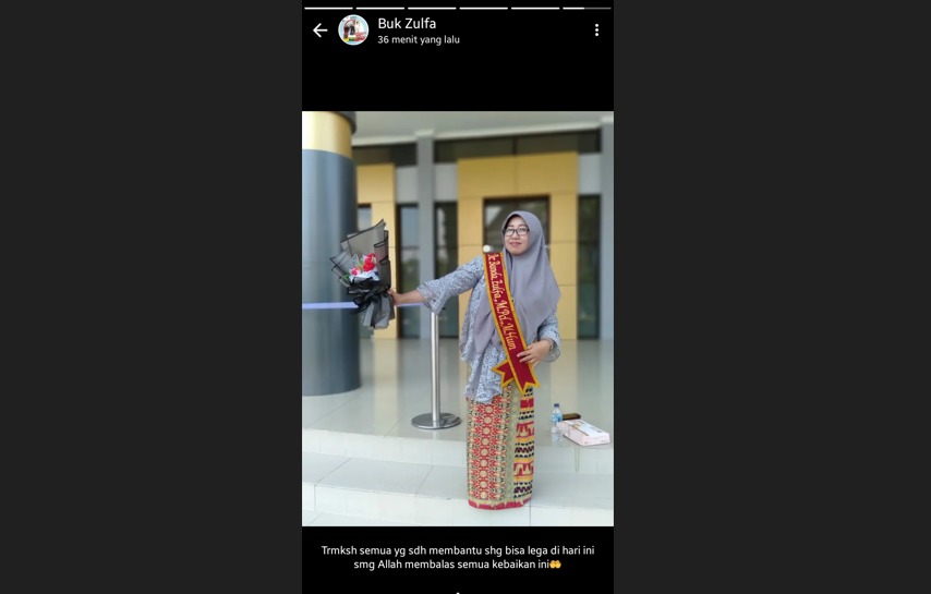 Sebuah utas merayakan gelar doktor Bunda Zulfa kita: [keren] &&nbsp;[beda]